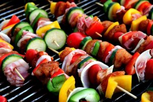 Lire la suite à propos de l’article Le barbecue à gaz: l’équipement idéal pour cuisiner en extérieur